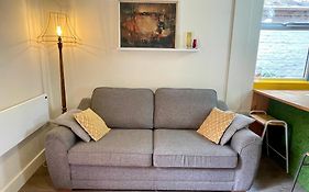 Chequer - Seafront 1 Bed Ground Floor Garden Flat